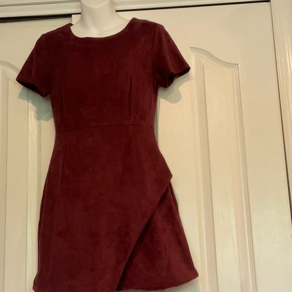 AQUA Burgundy Faux Suede Asymmetrical A-LINE Mini Dress Sz M NWOT MSRP $78 - Picture 2 of 9